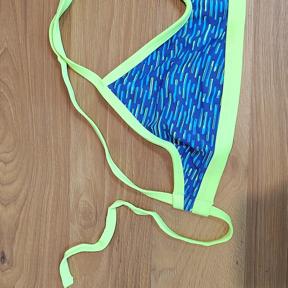 TYR Ladies Swim Top,  Ladies X-Small, Swimwear - Picture 4 of 6